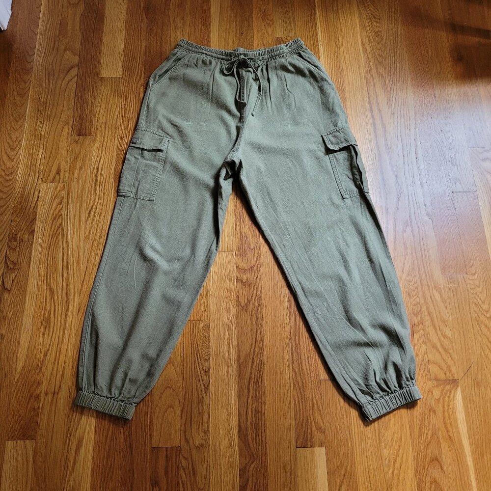 Forever 21 Green Cargo Pants Size M
